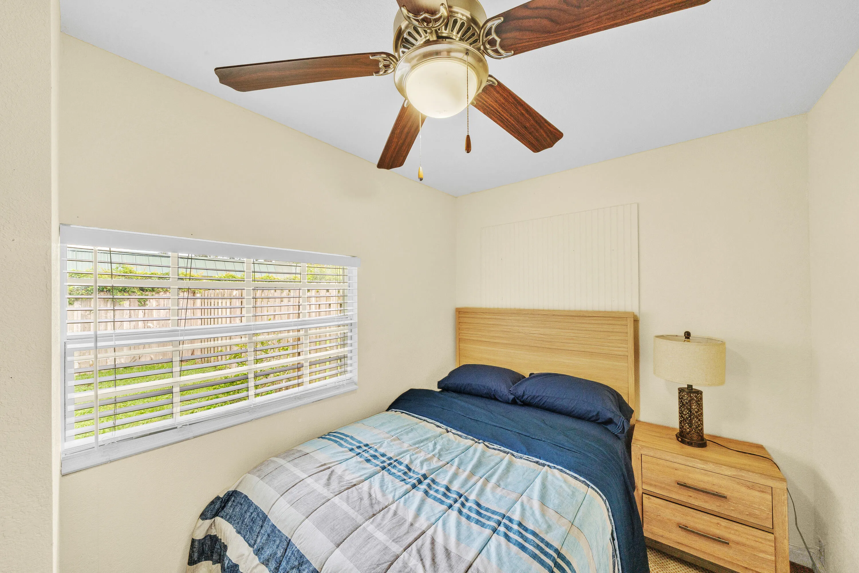 9 Guest Bedroom (3)