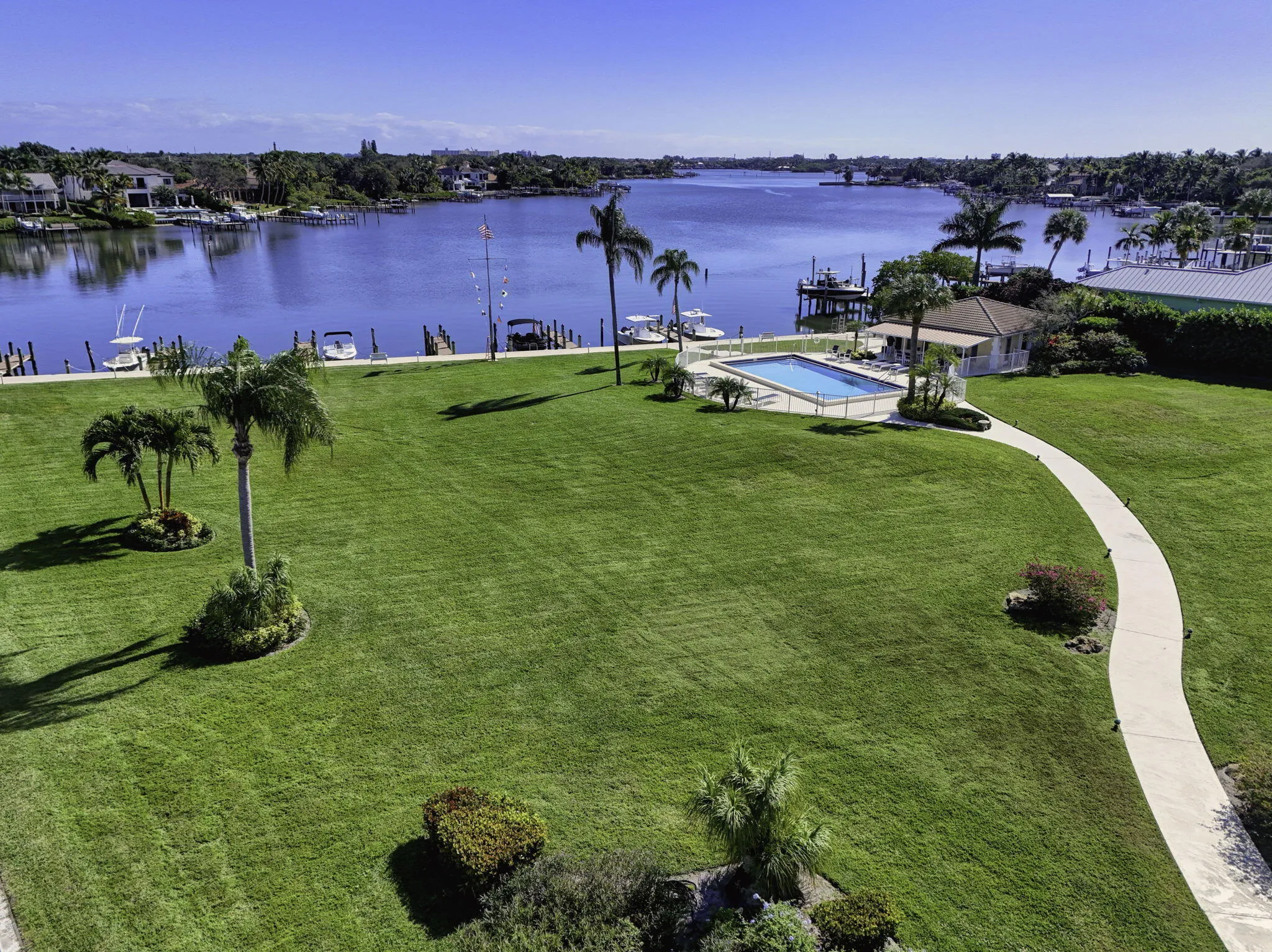 Grounds & Pool
