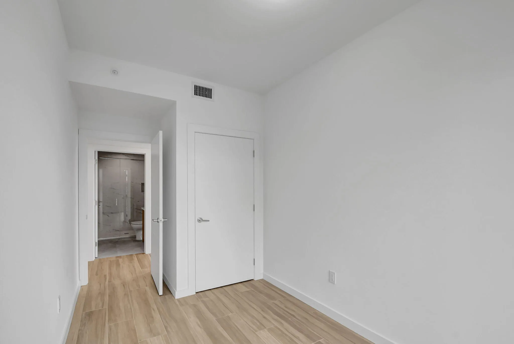 3rd bedroom with closet