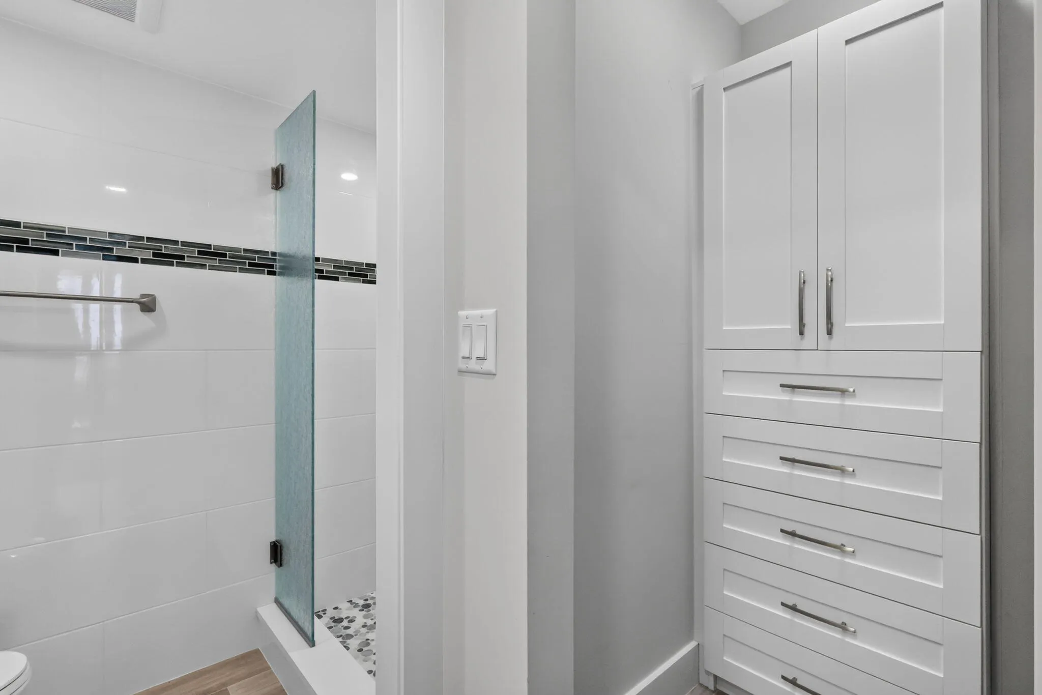 Storage & Shower 3