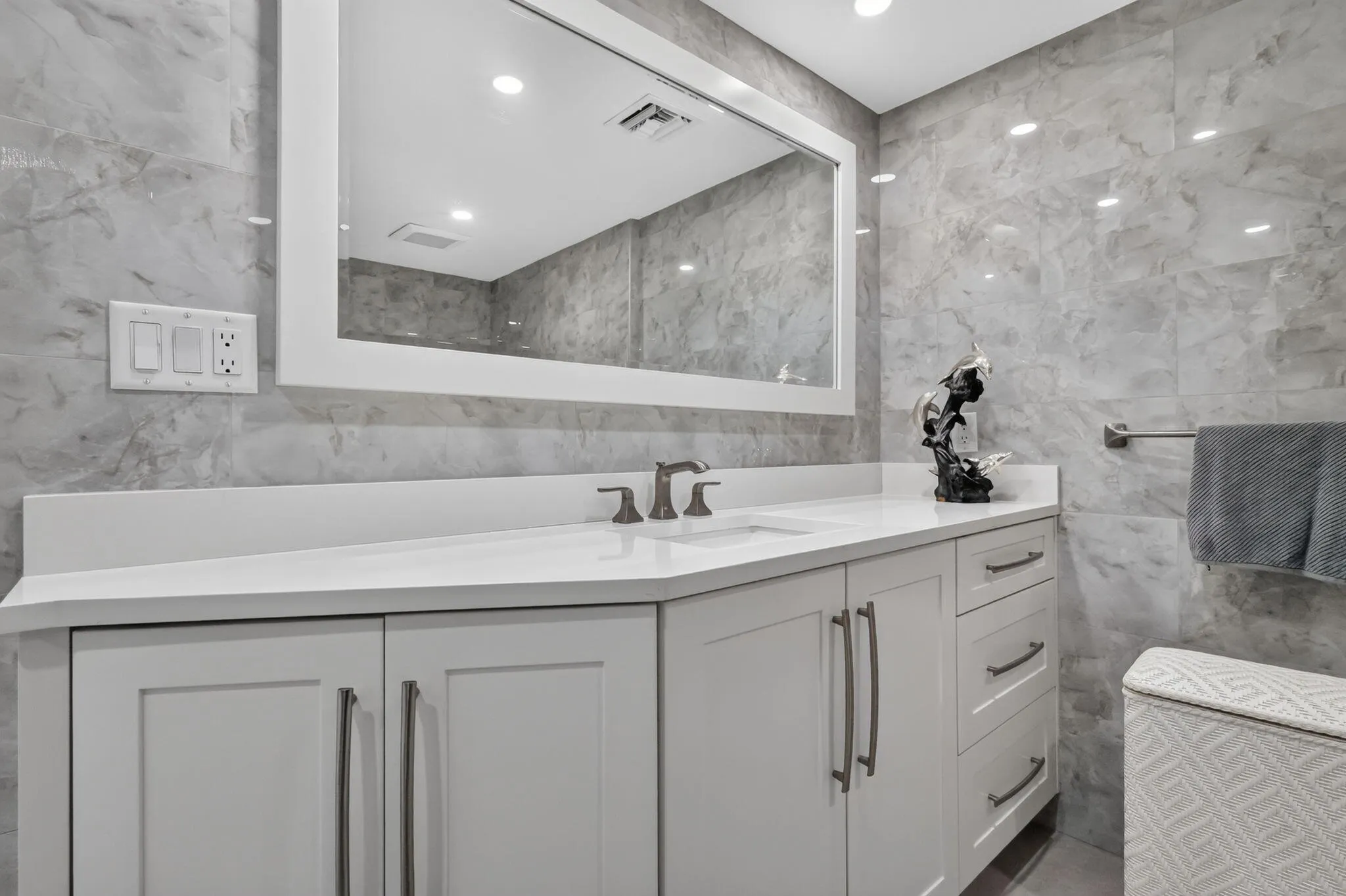 2nd Modern Bath