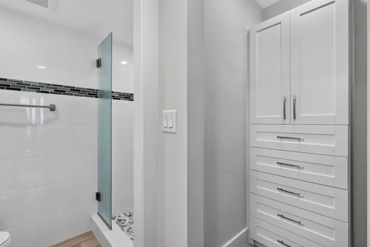 Storage & Shower 3