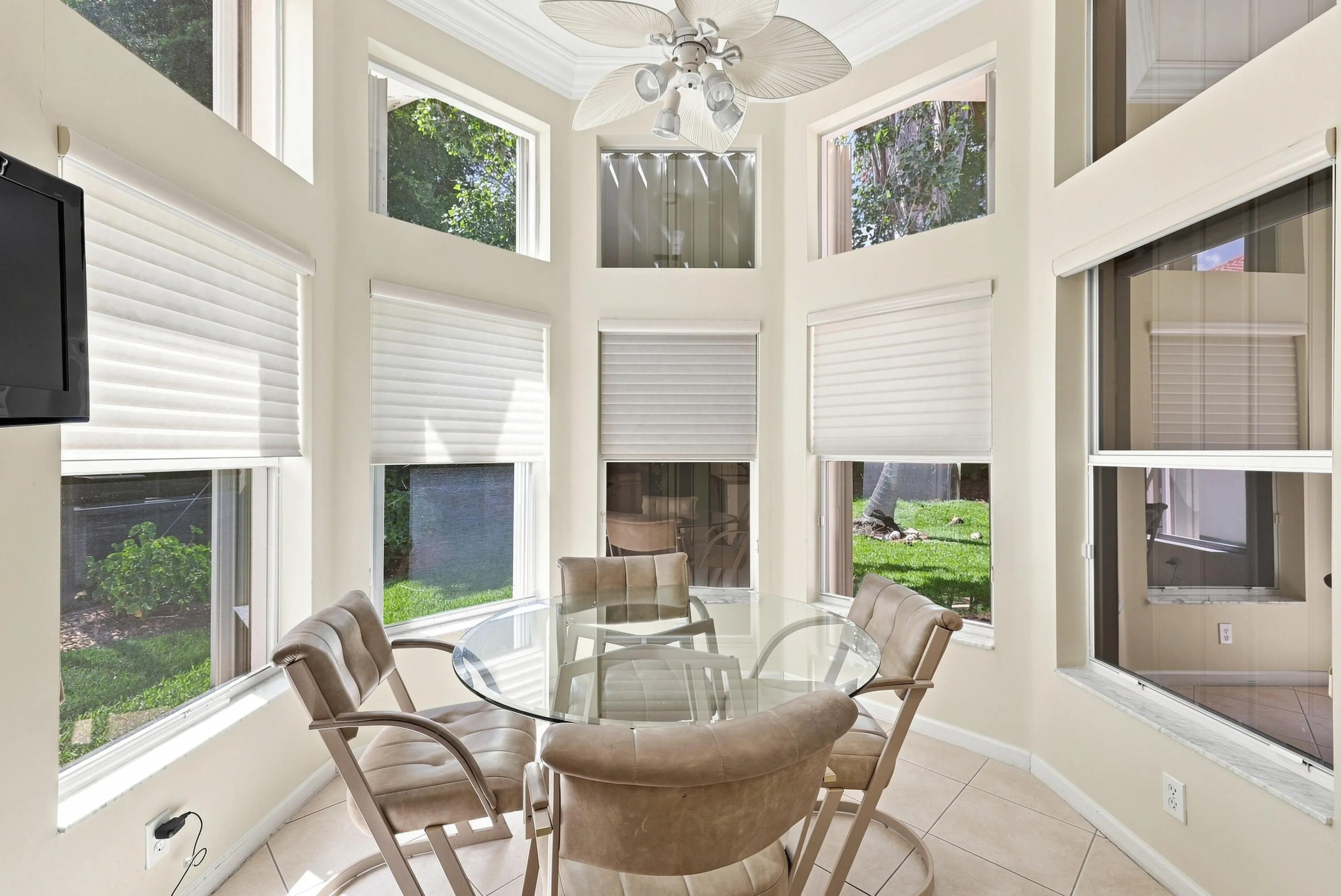 Eat In Breakfast Area