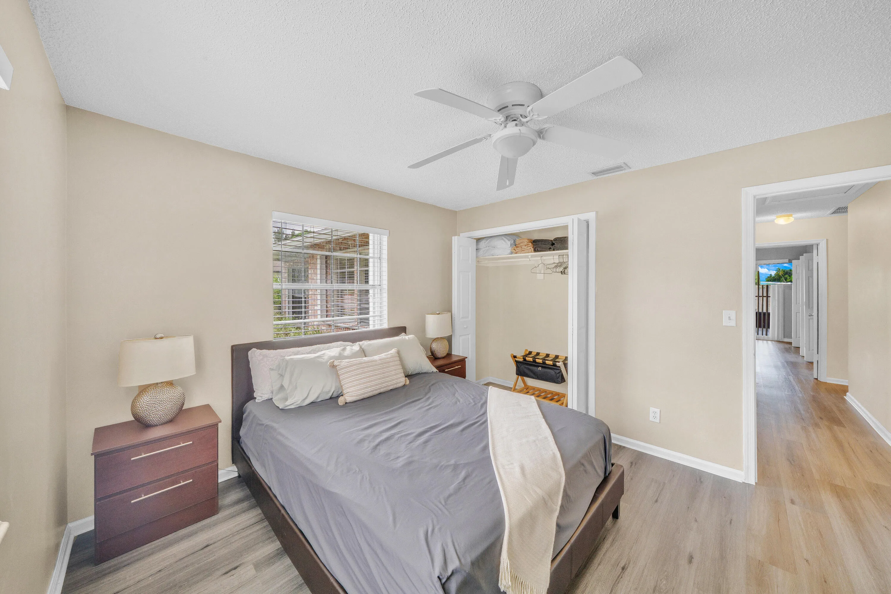 20 Guest Bedroom (2)