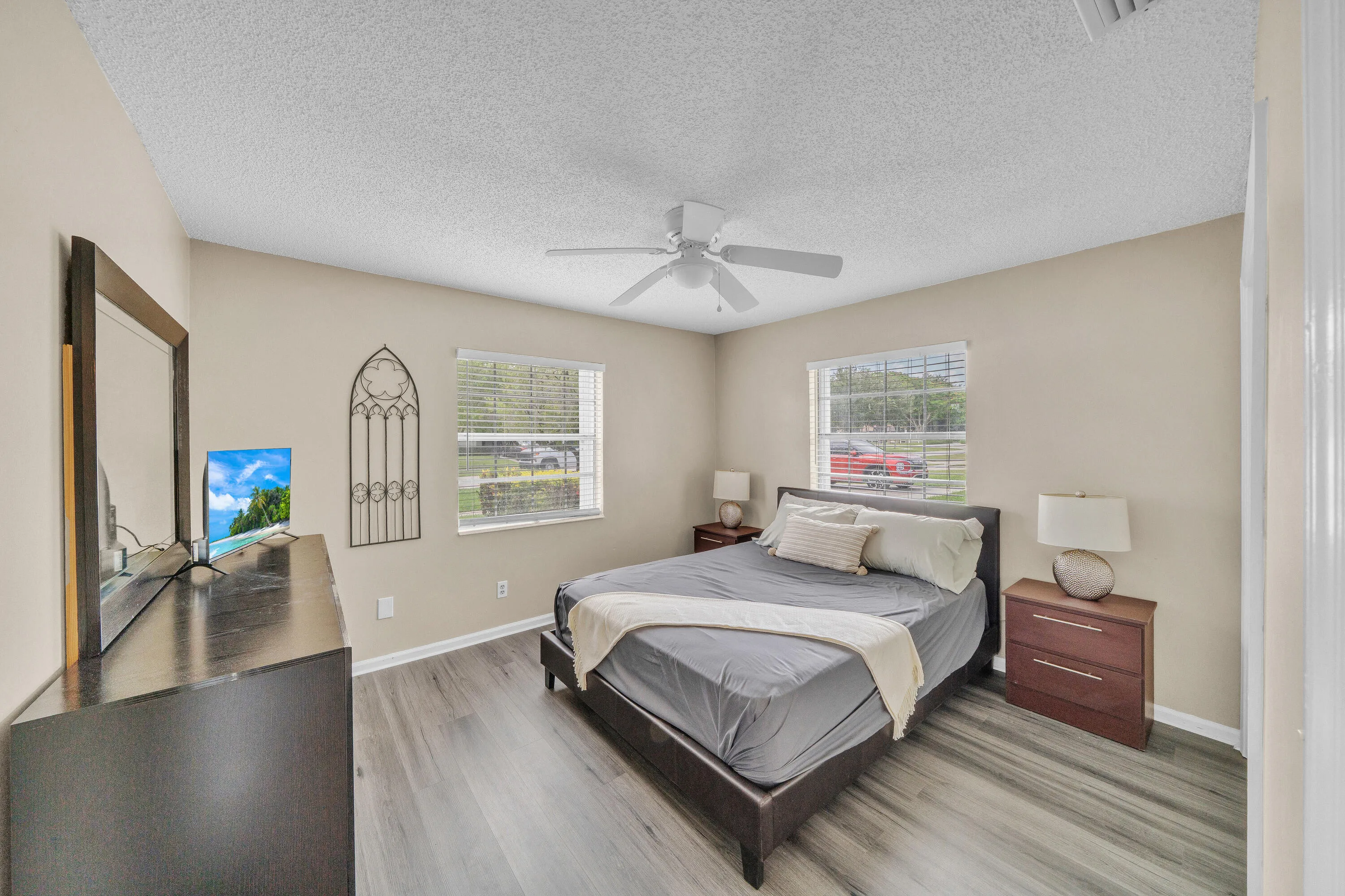 20 Guest Bedroom (1)