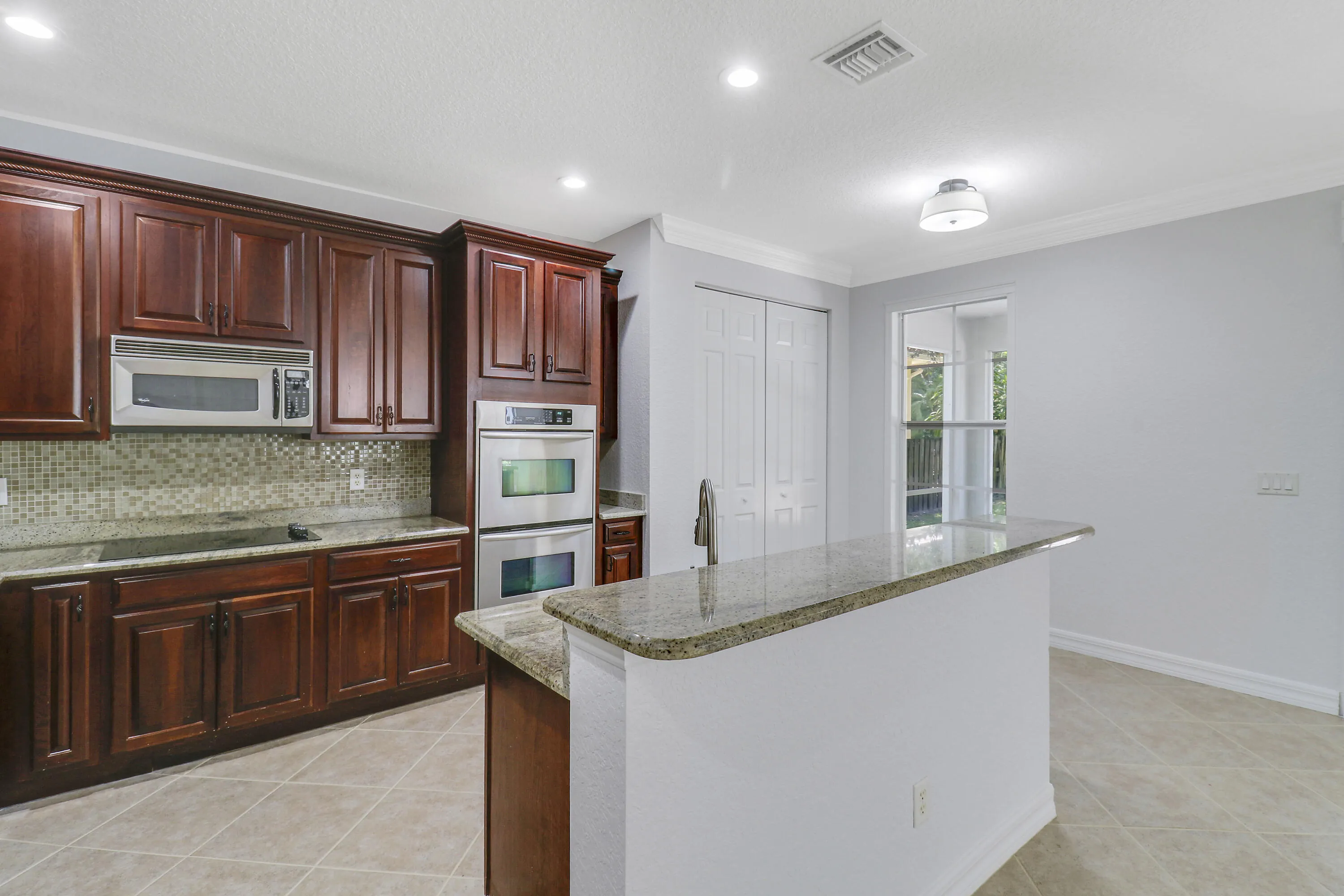 Kitchen has 2 Dishwashers