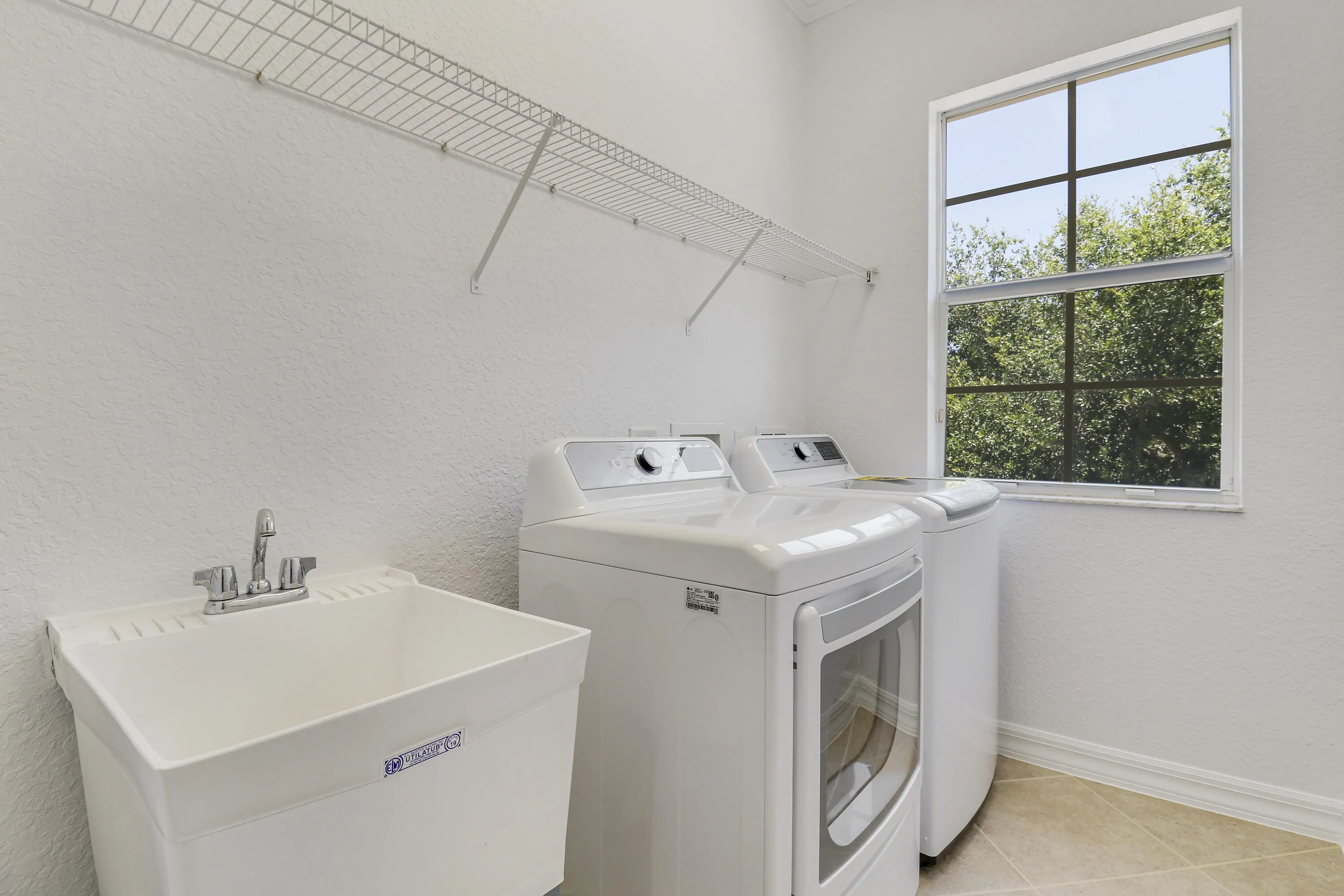 Upstairs Laundry w Sink