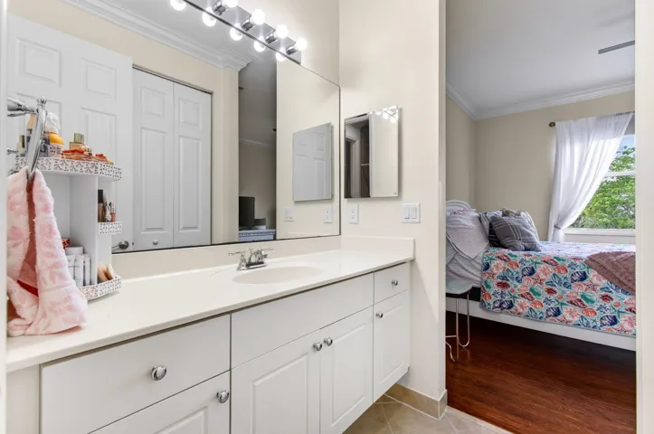 En-suite Guest Bath 3