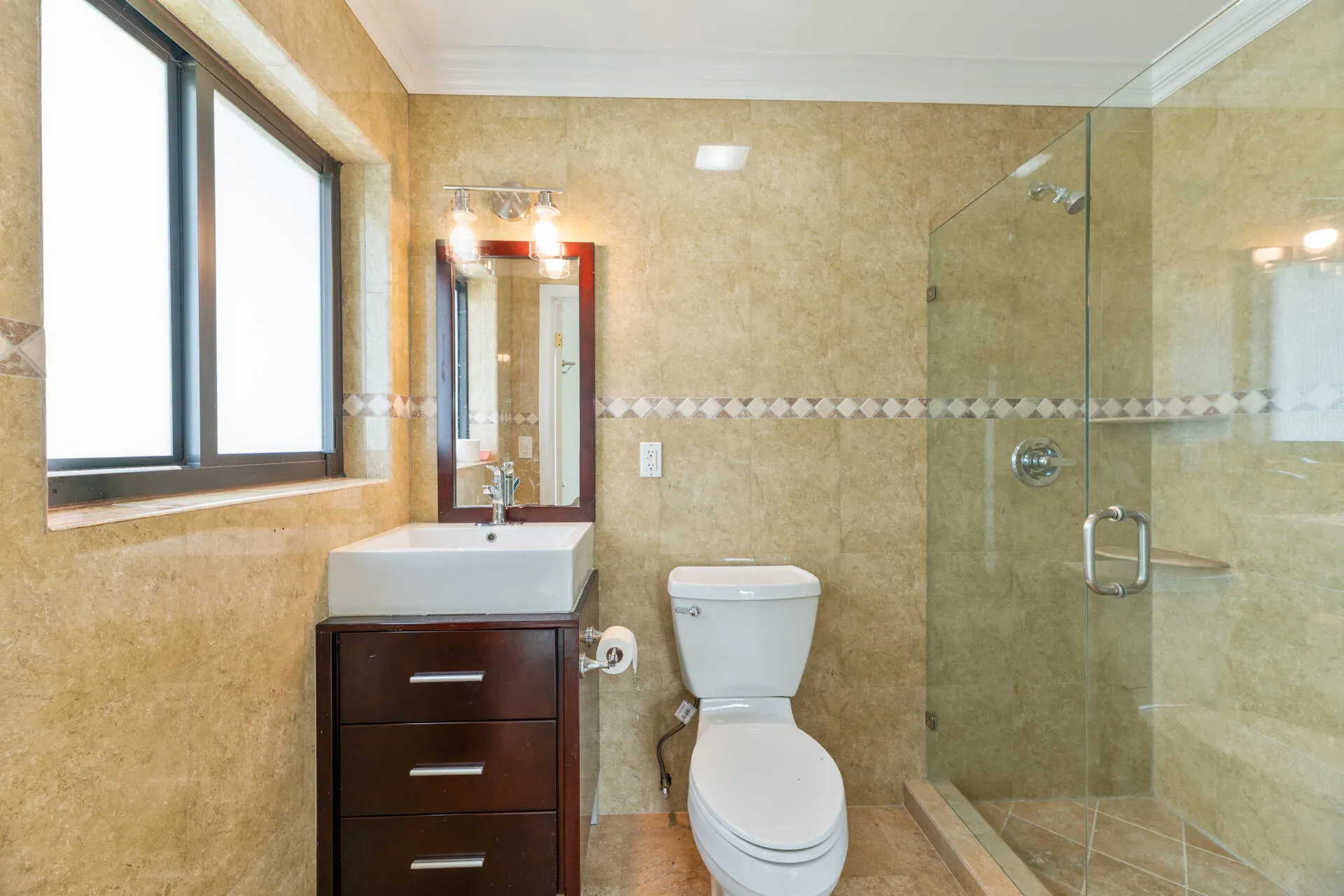 Secondary/master bathroom