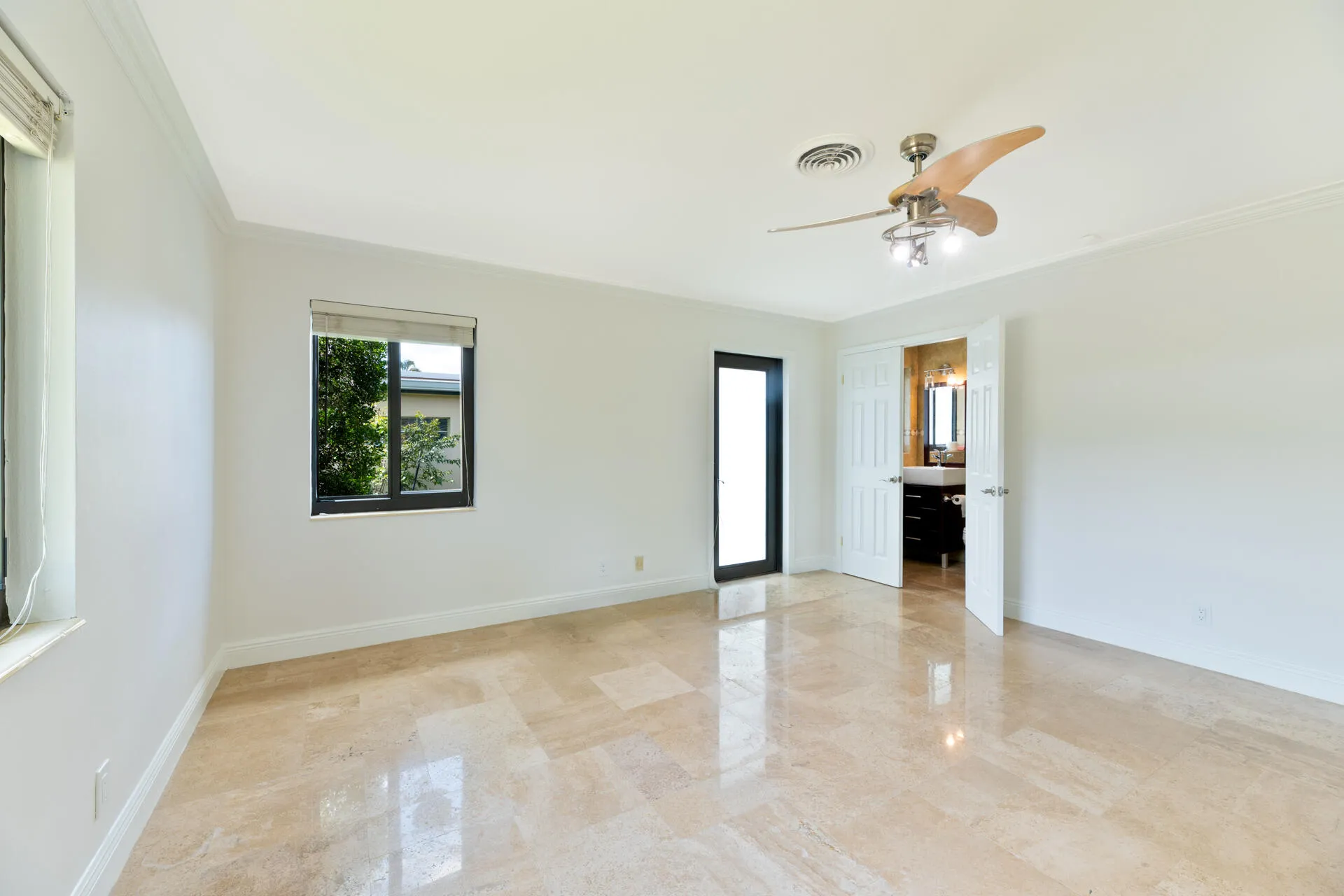 20260814 - 4621 NE 18th Terr - MR-30