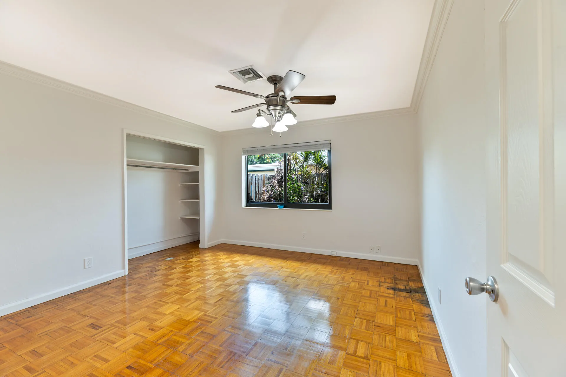 Middle/third bedroom