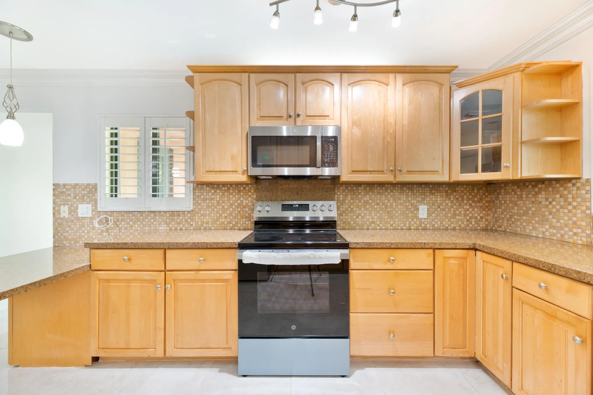 20260814 - 4621 NE 18th Terr - MR-17