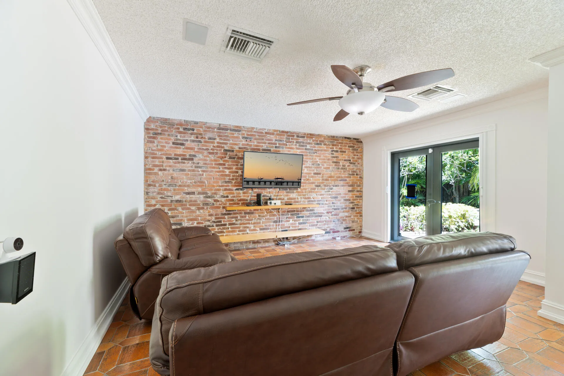 20260814 - 4621 NE 18th Terr - MR-21