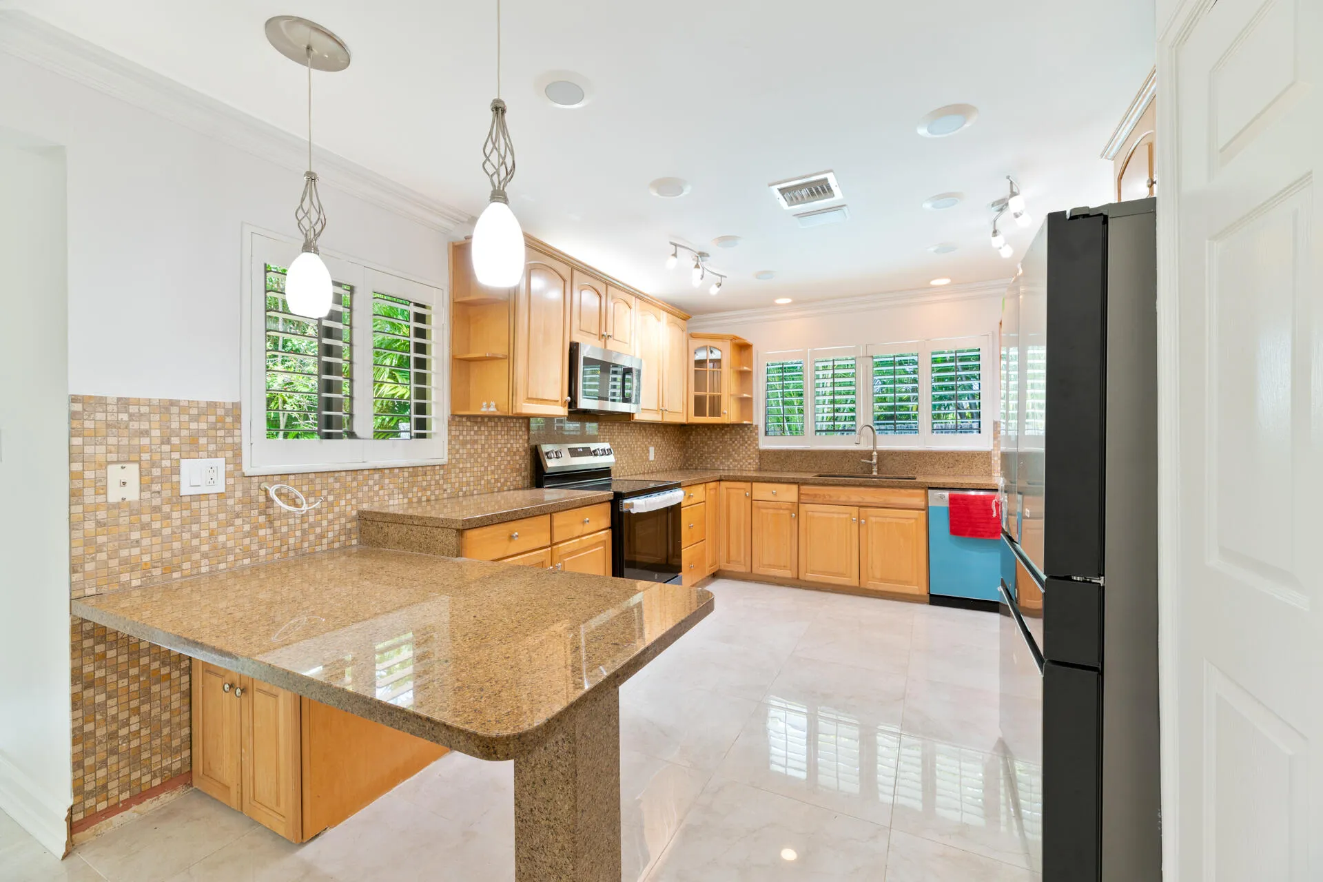 20260814 - 4621 NE 18th Terr - MR-16