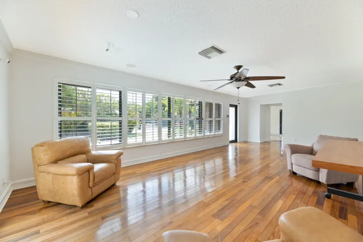 20260814 - 4621 NE 18th Terr - MR-9