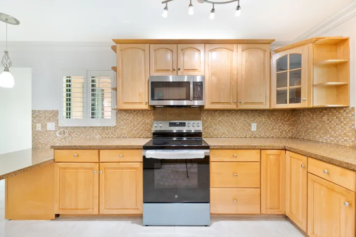 20260814 - 4621 NE 18th Terr - MR-17