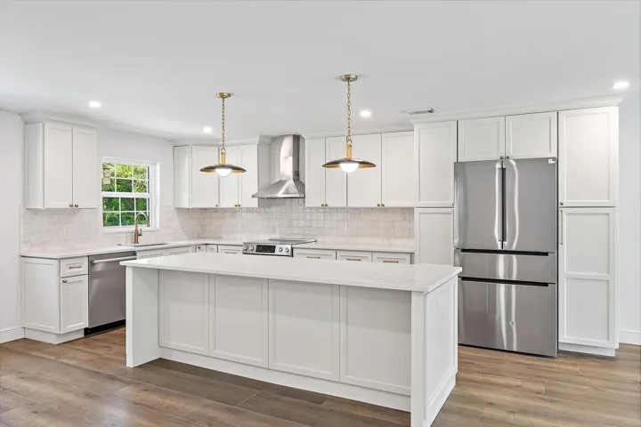 109 E Riverside Dr-2