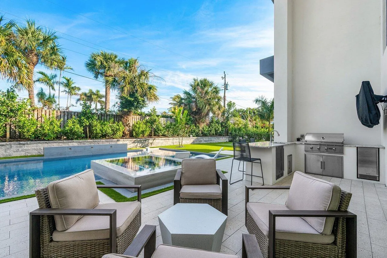 054-13480USHighway1-JunoBeach-FL-33408-S