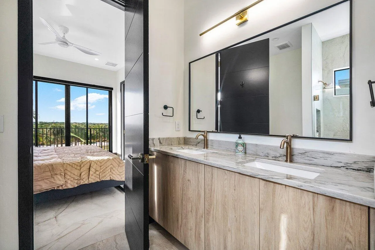 028-13480USHighway1-JunoBeach-FL-33408-S