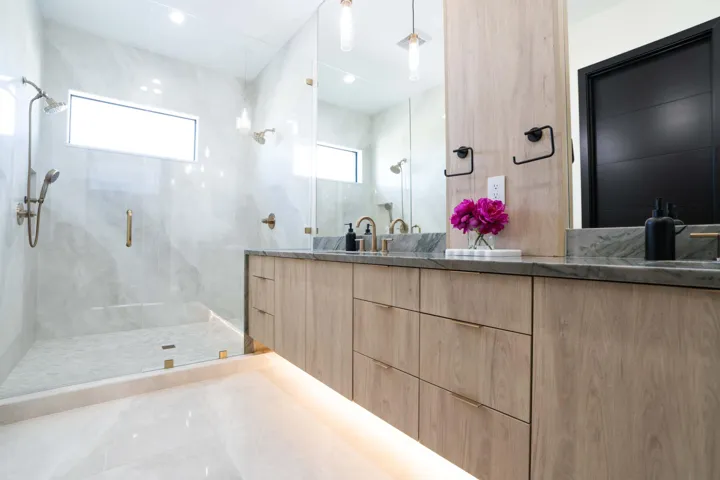 Masterupbath