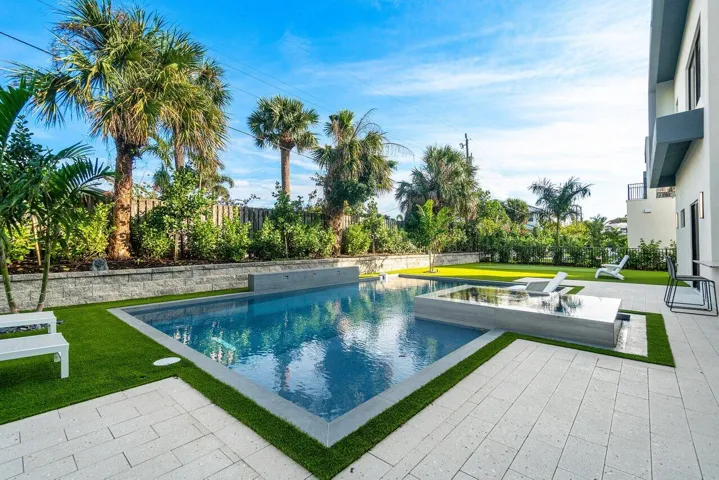 057-13480USHighway1-JunoBeach-FL-33408-S