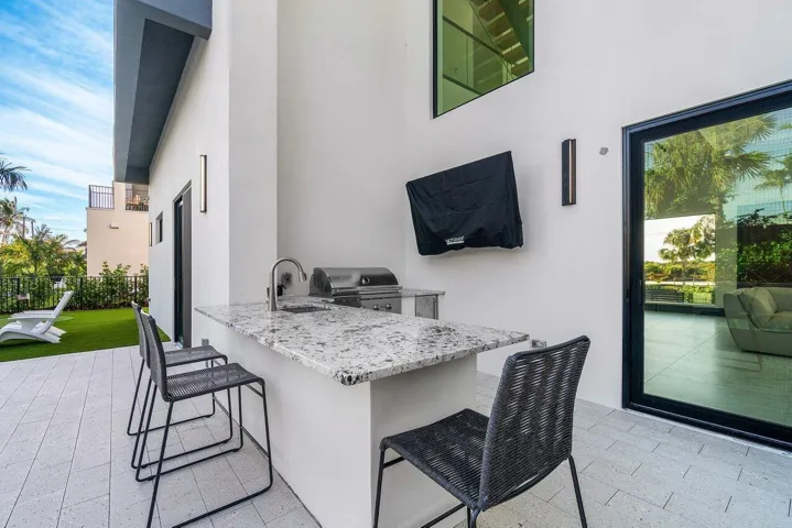 056-13480USHighway1-JunoBeach-FL-33408-S