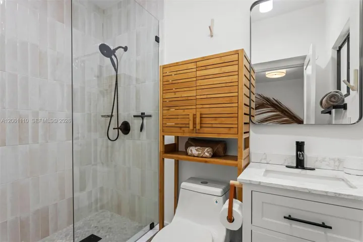 Suite bath #1