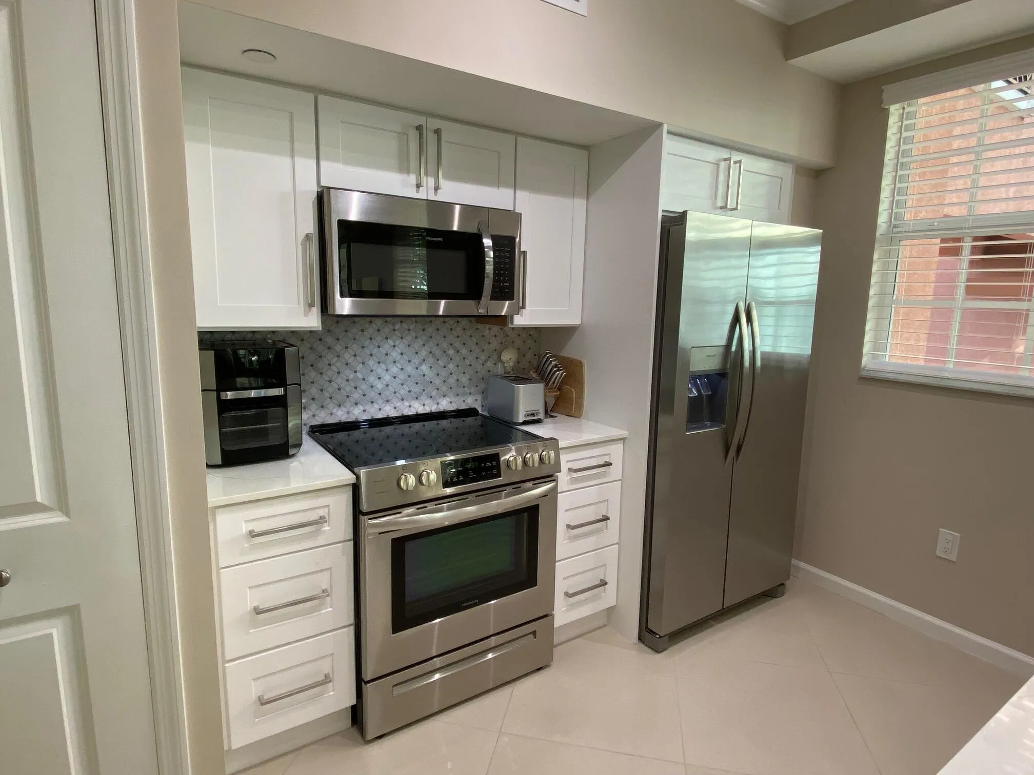 Astor Kitchen Stove View
