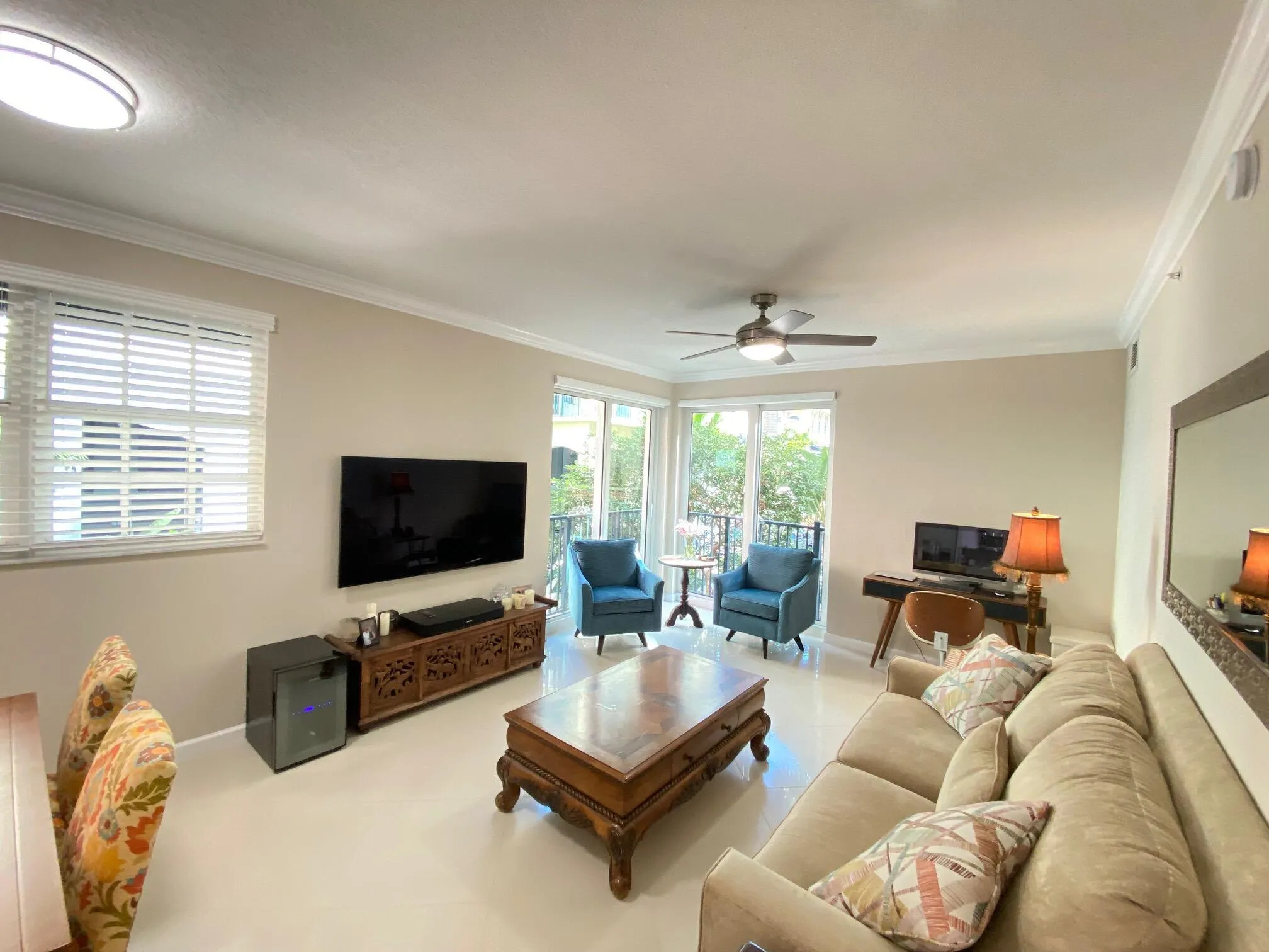 Astor Sitting Area Large TV