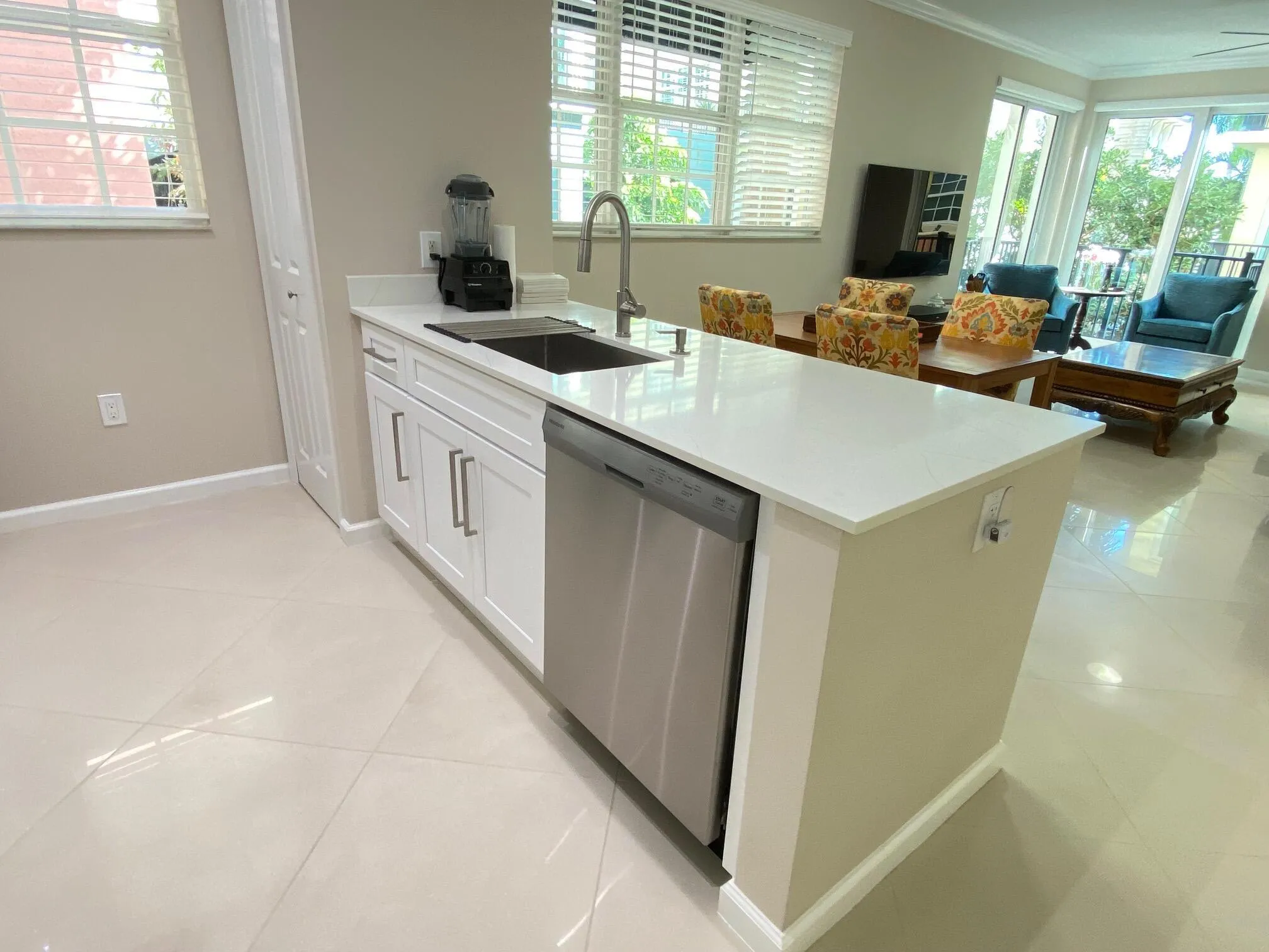 Astor Kitchen Island Oversize Sink