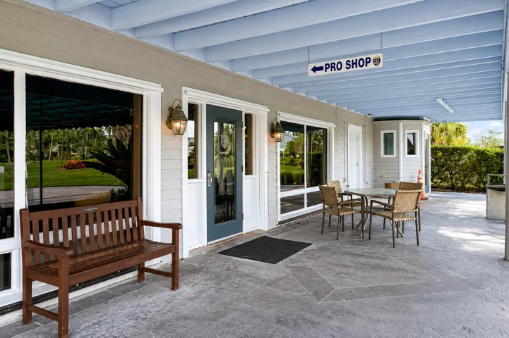 Pro Shop. Restaurant & Bar