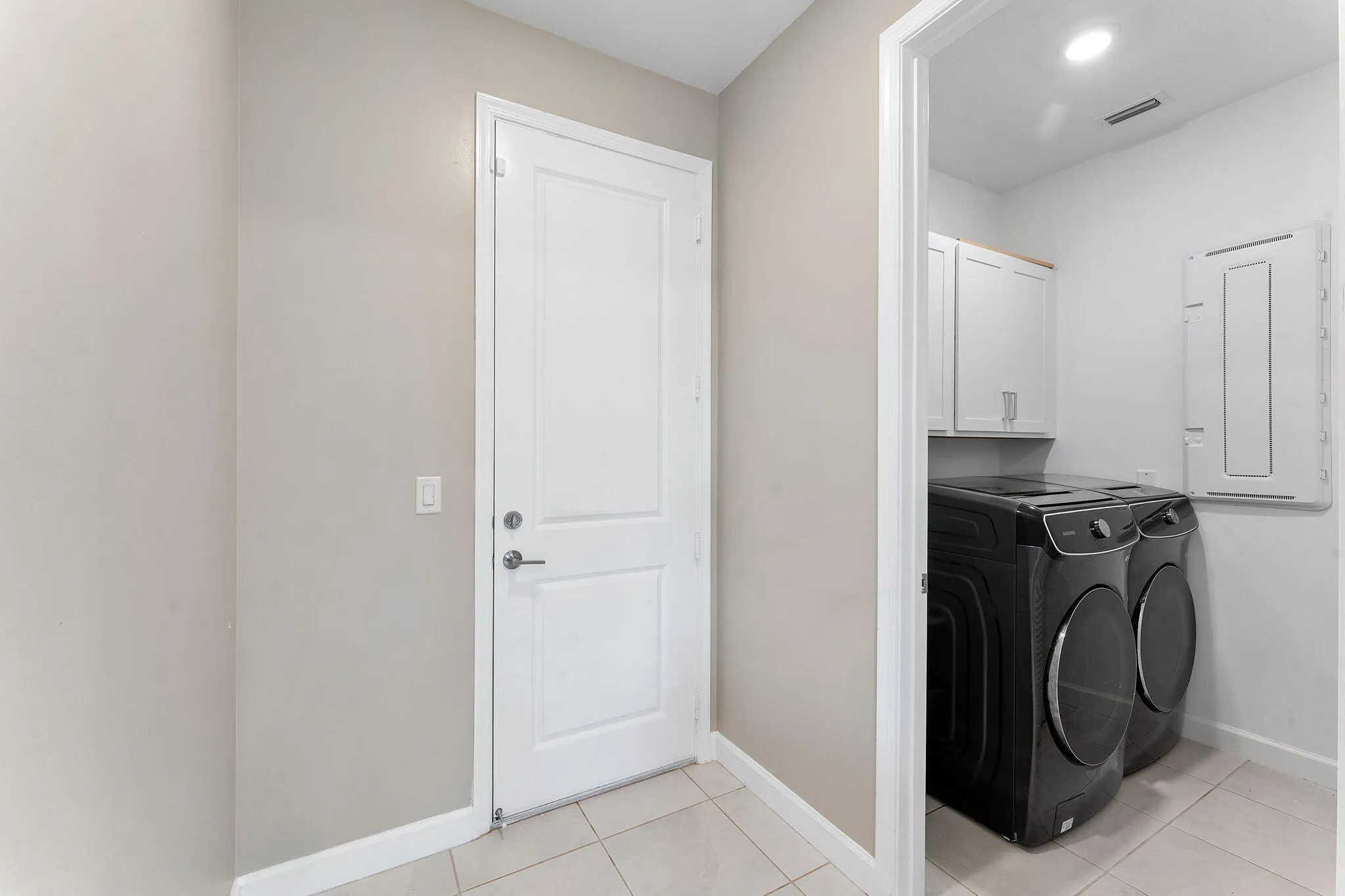 Laundry room -or-mls-DSC09523