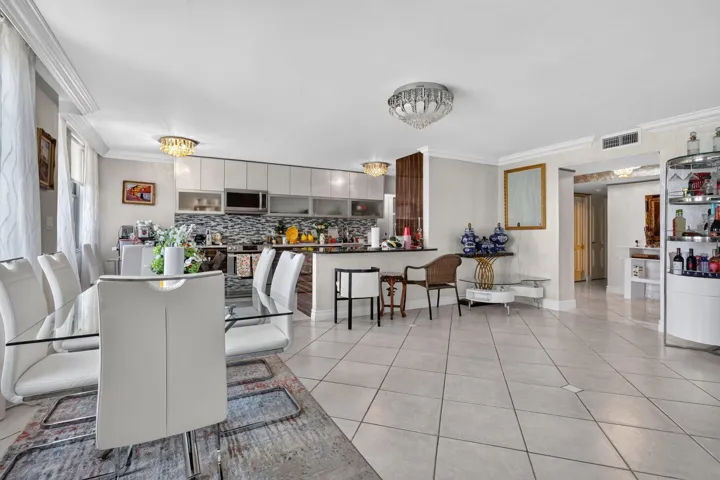 Kitchen/Dining