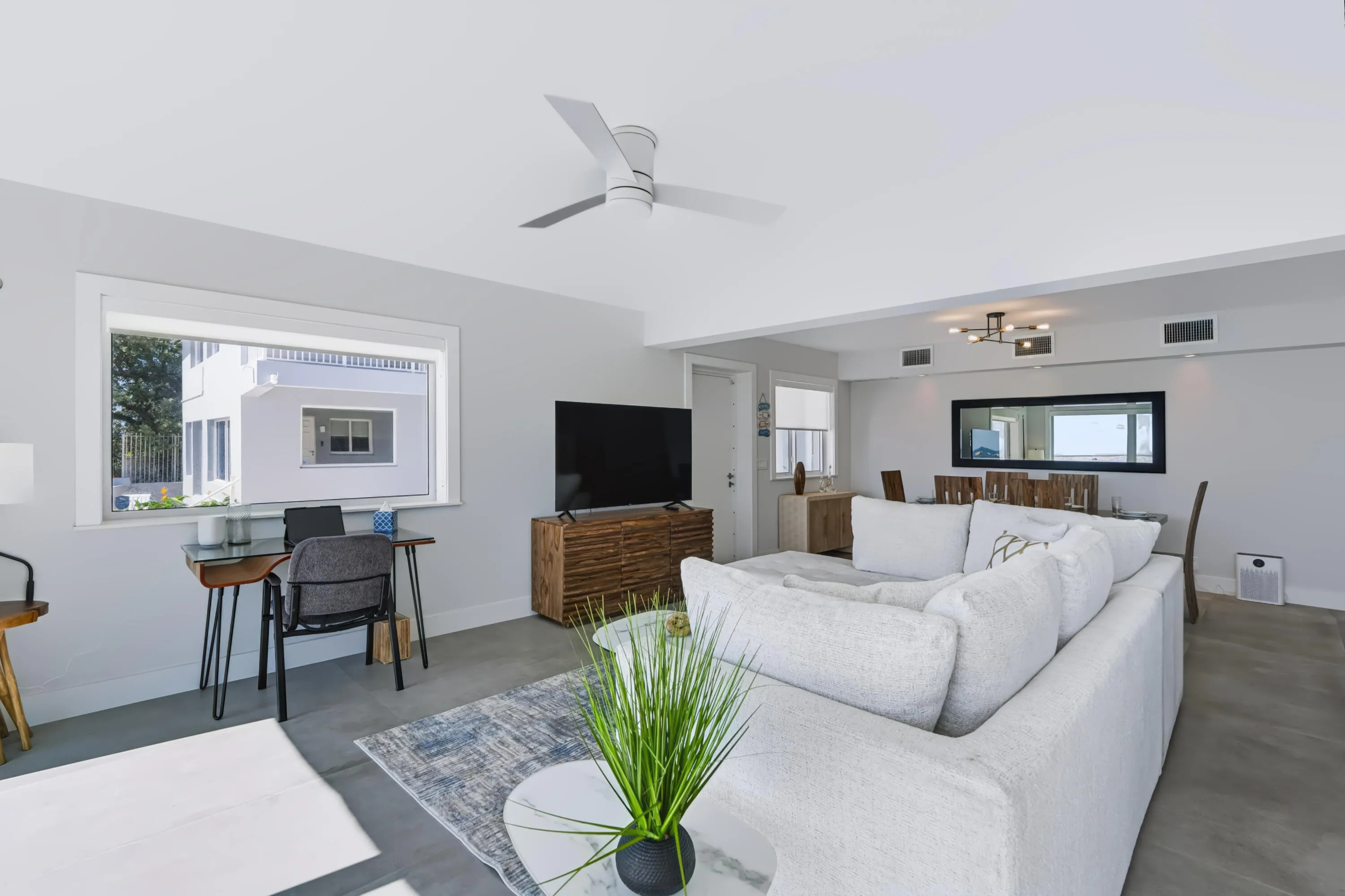 Recessed lighting, ceiling fan, and concrete flooring