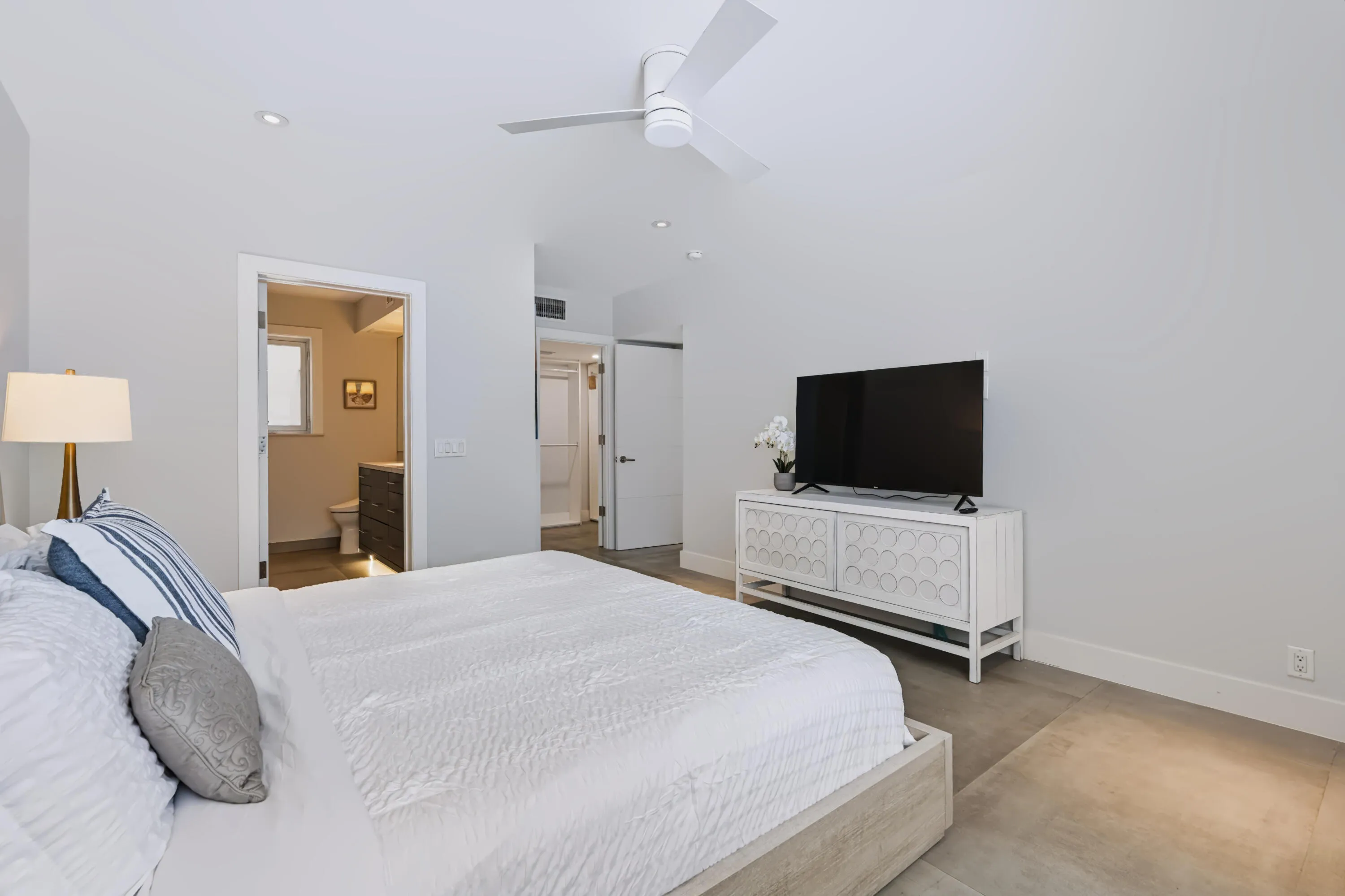 Recessed lighting, ceiling fan, and wood-finish flooring