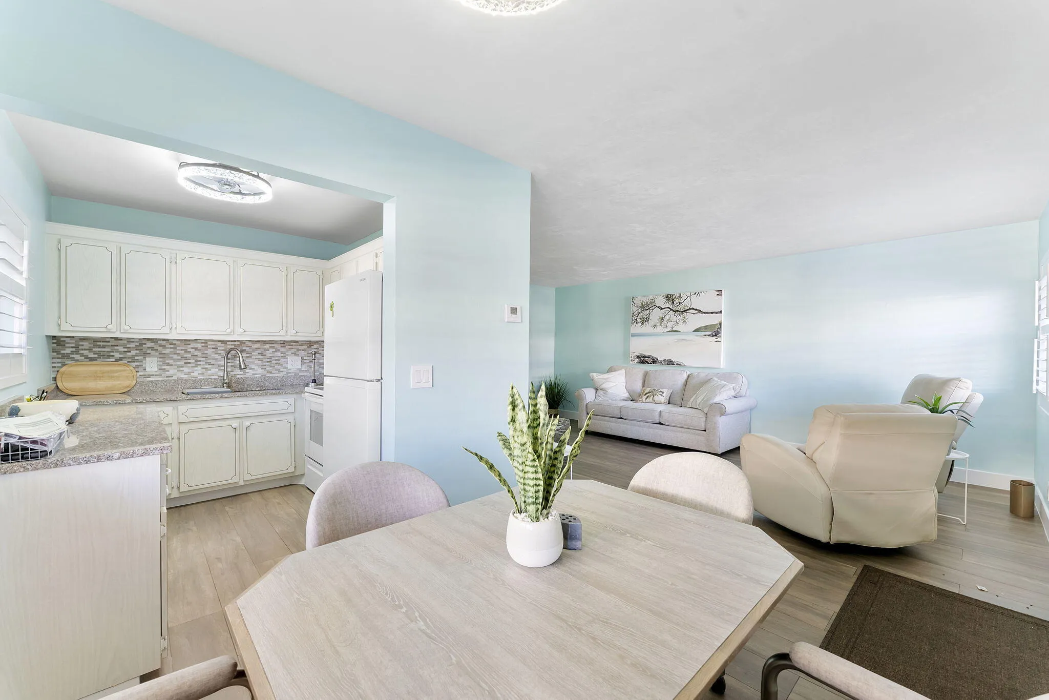 Dining Table/Kitchen area
