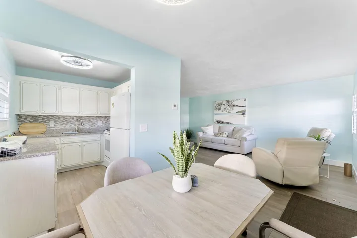 Dining Table/Kitchen area
