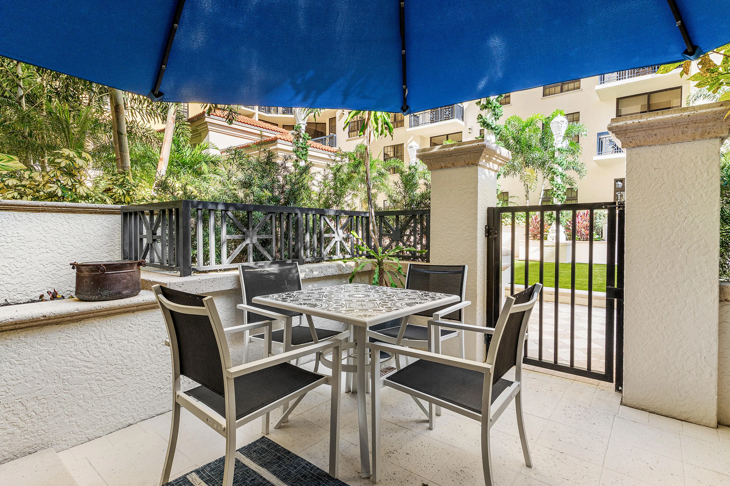 505-Outdoor Dining Area in Patio Space