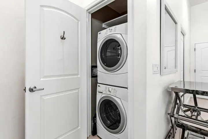 506- Laundry Room Closet