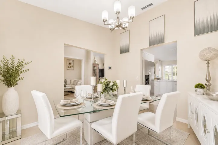 FORMAL DINING..