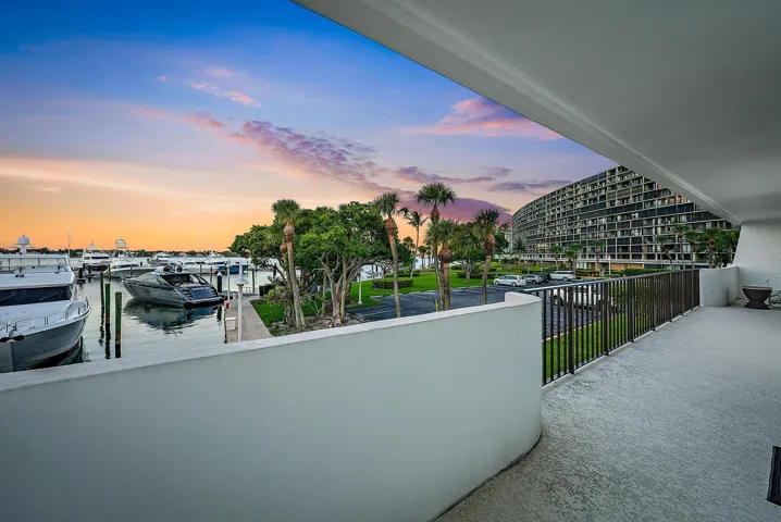 Balcony Intracoastal Views