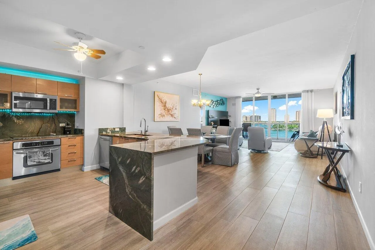 010-2640LakeShoreDrive-711-RivieraBeach-