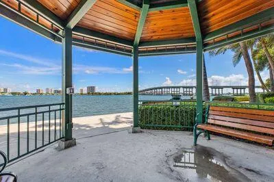 gazebo/pet friendly