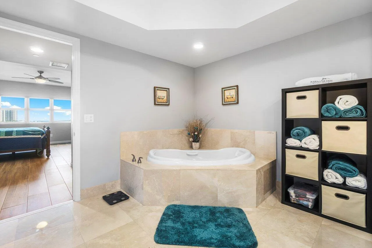 Jetted Spa Tub