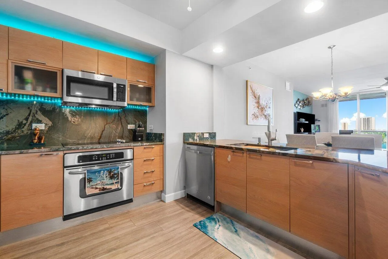 012-2640LakeShoreDrive-711-RivieraBeach-