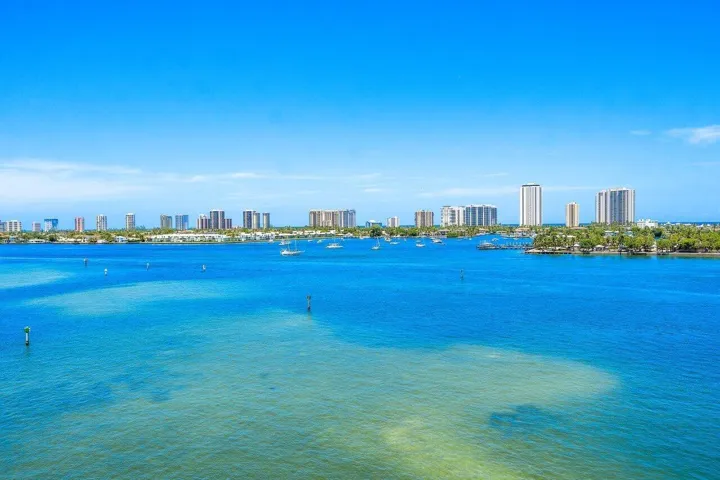 balcony water views