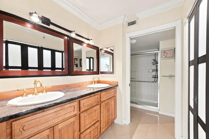 12_bathroom