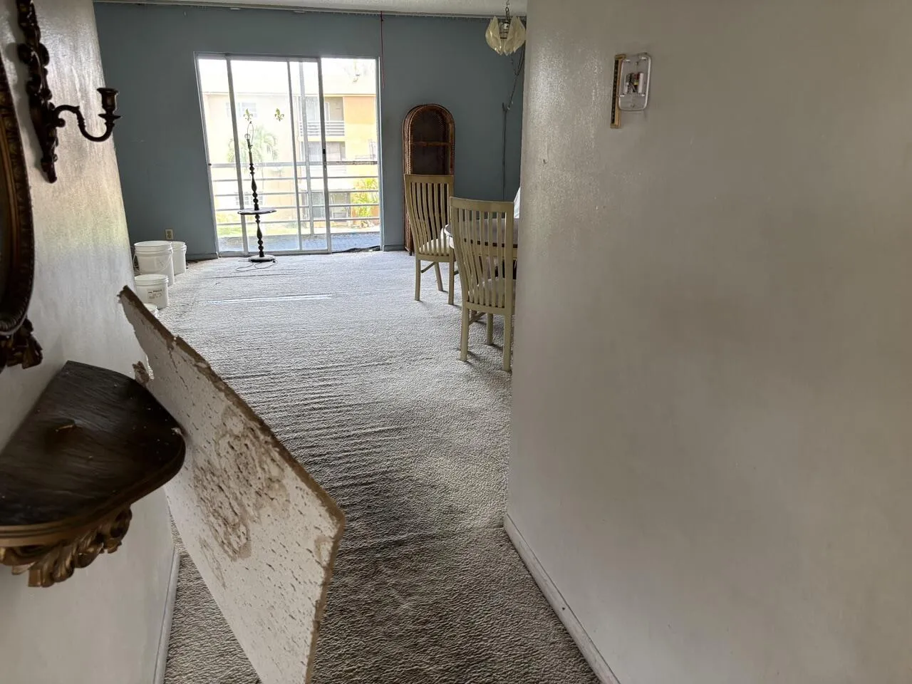 Entry Way. Kitchen to the right.