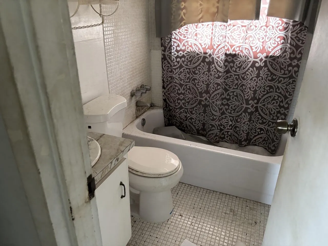 Full Bathroom Tub/Shower