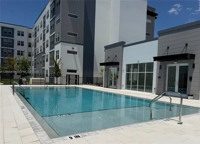 Lage specious pool and Clubhouse area